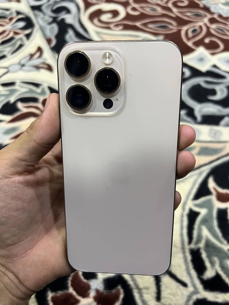 Apple iPhone 16 Pro Max 3
