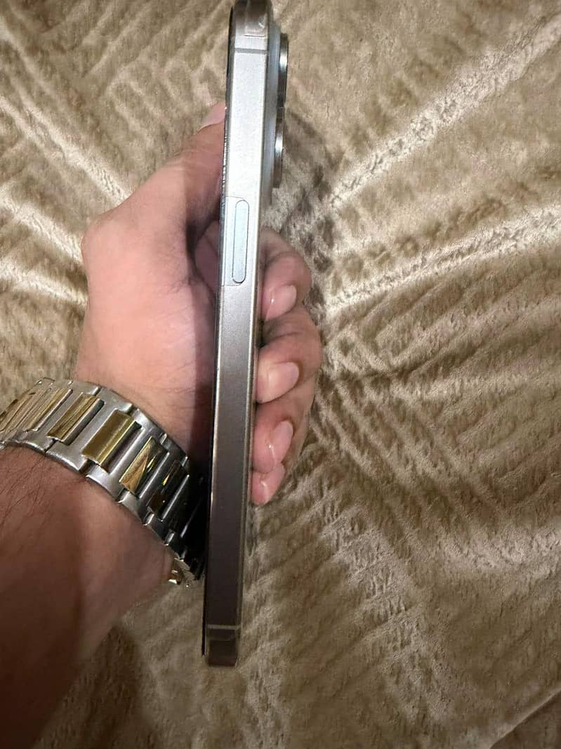 Apple iPhone 15 Pro Max 2