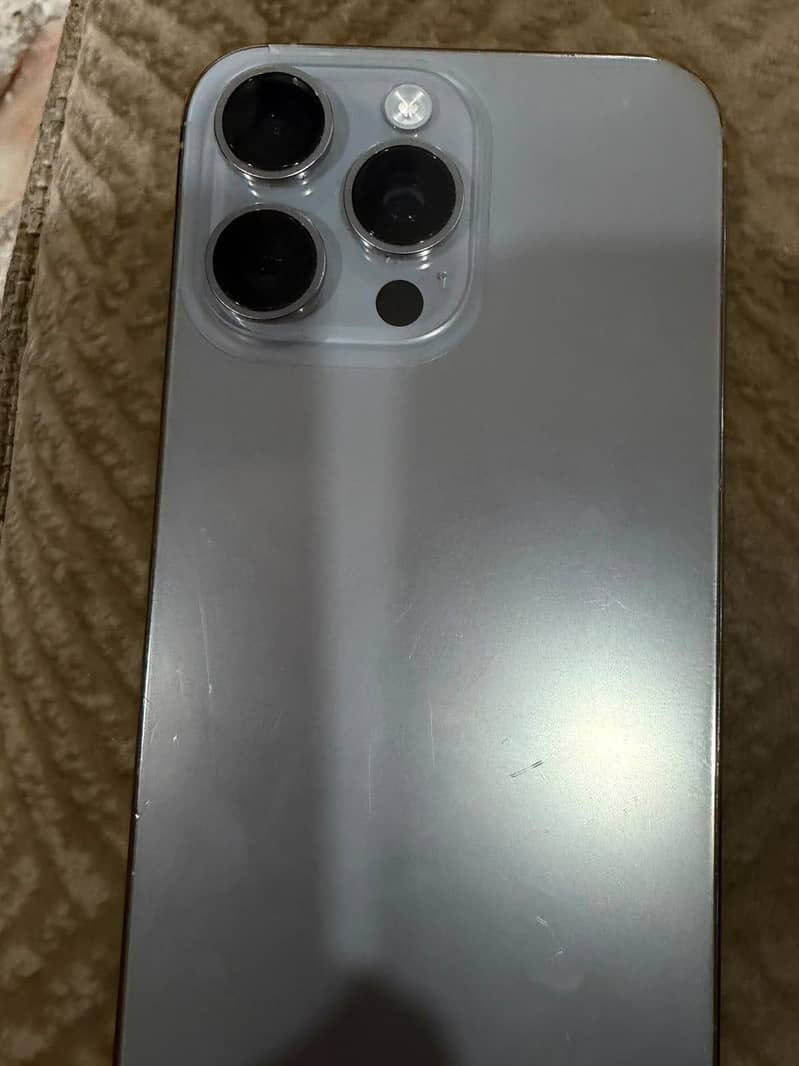Apple iPhone 15 Pro Max 3