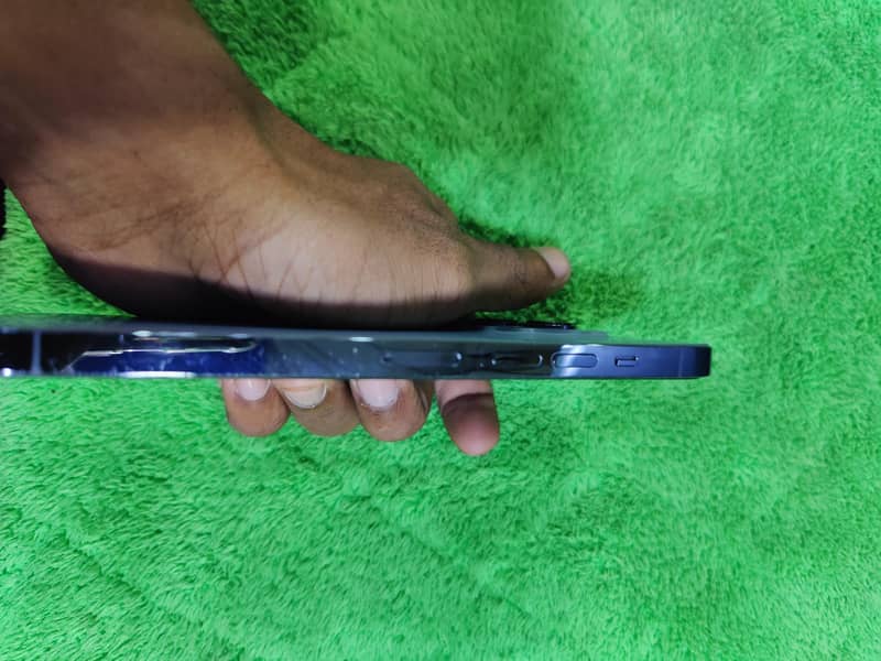 Apple iPhone 13 Pro Max 1