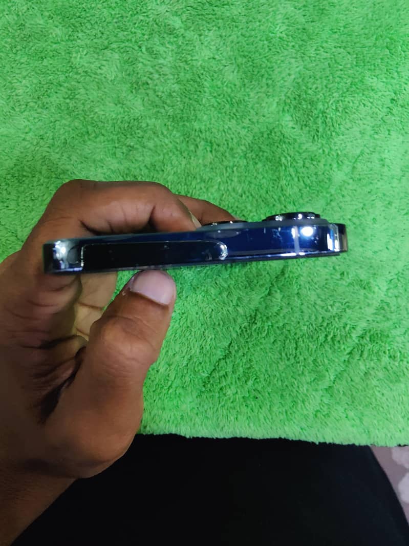 Apple iPhone 13 Pro Max 4