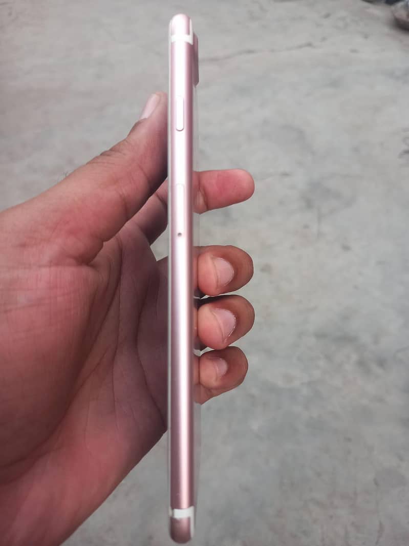 Apple iPhone 7 Plus 0