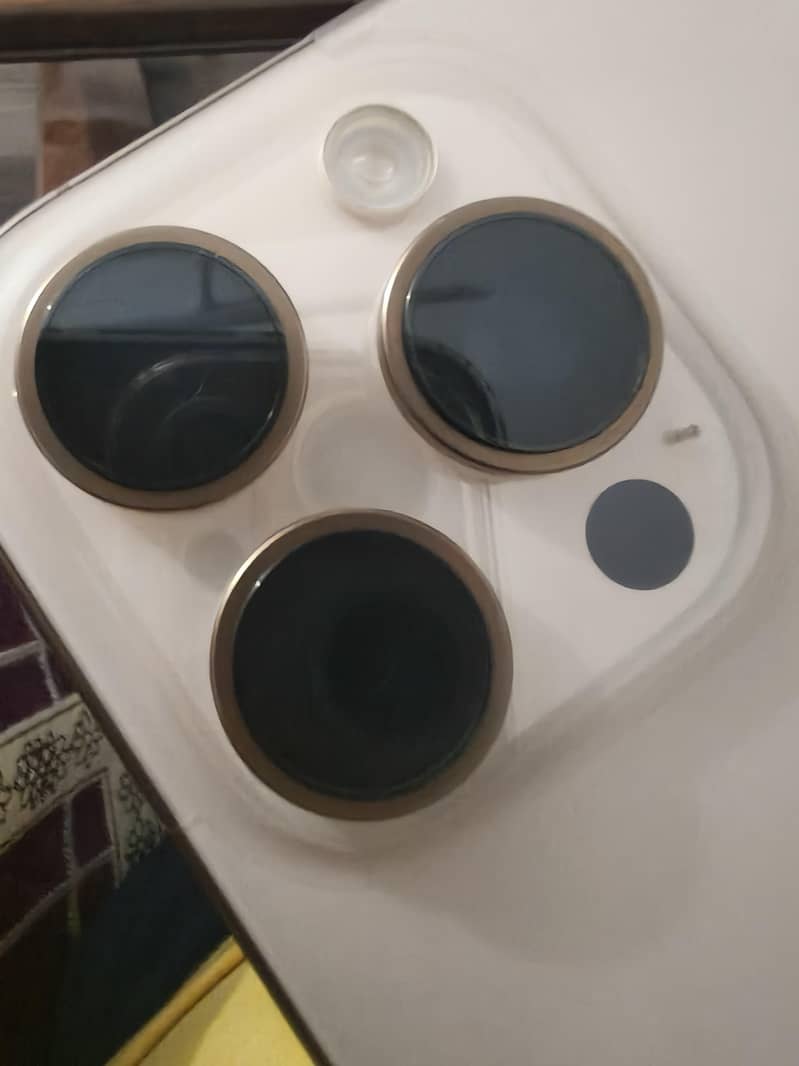 Apple iPhone 16 Pro 2