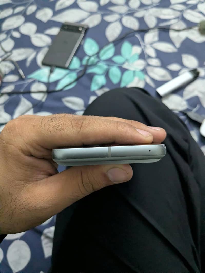 Google Pixel 8 2