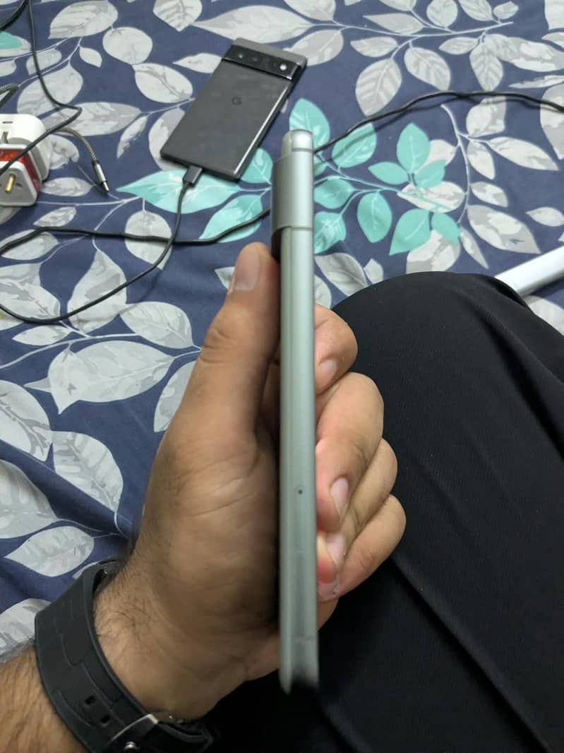Google Pixel 8 5