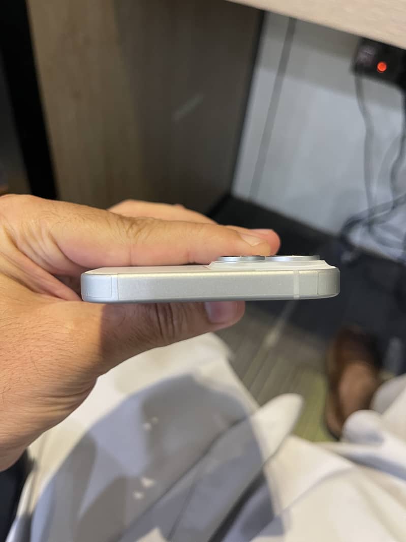 Apple iPhone 15 2