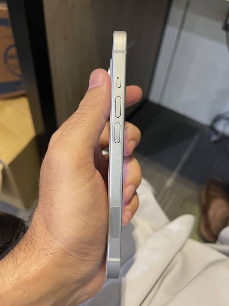 Apple iPhone 15 3