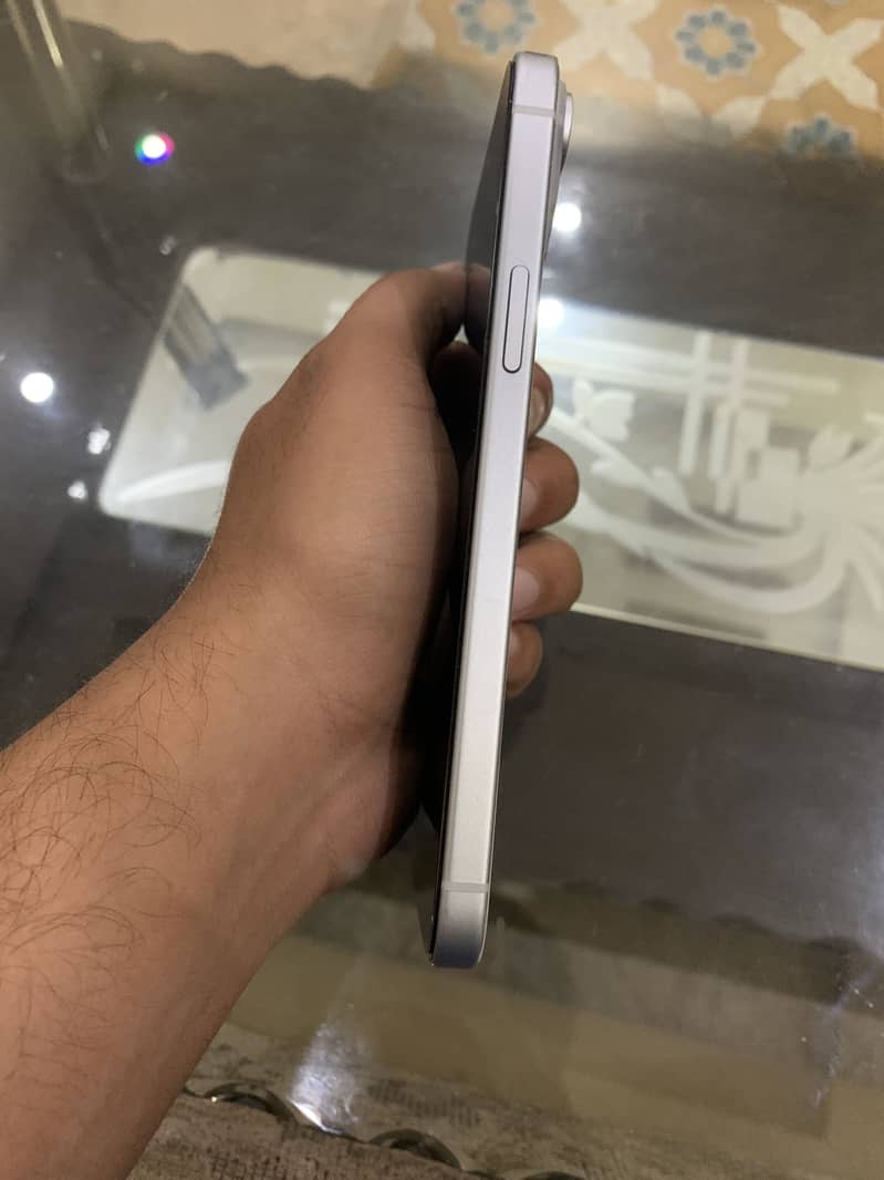 Apple iPhone 15 plus 3