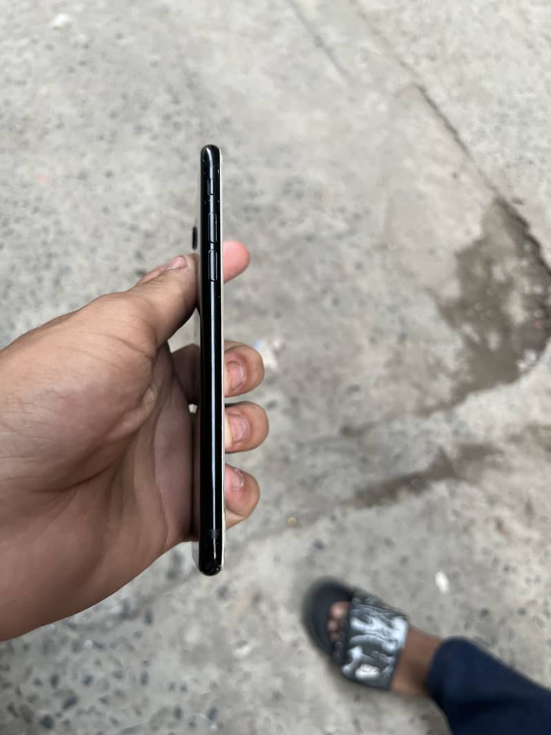 Apple iPhone 7 2