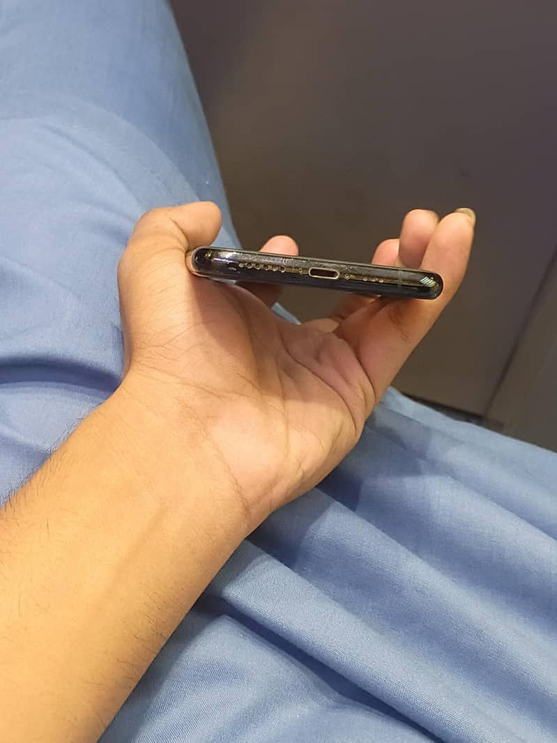Apple iPhone 11 Pro 1