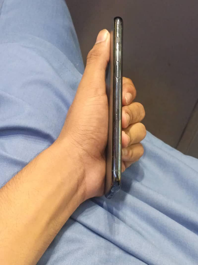 Apple iPhone 11 Pro 3