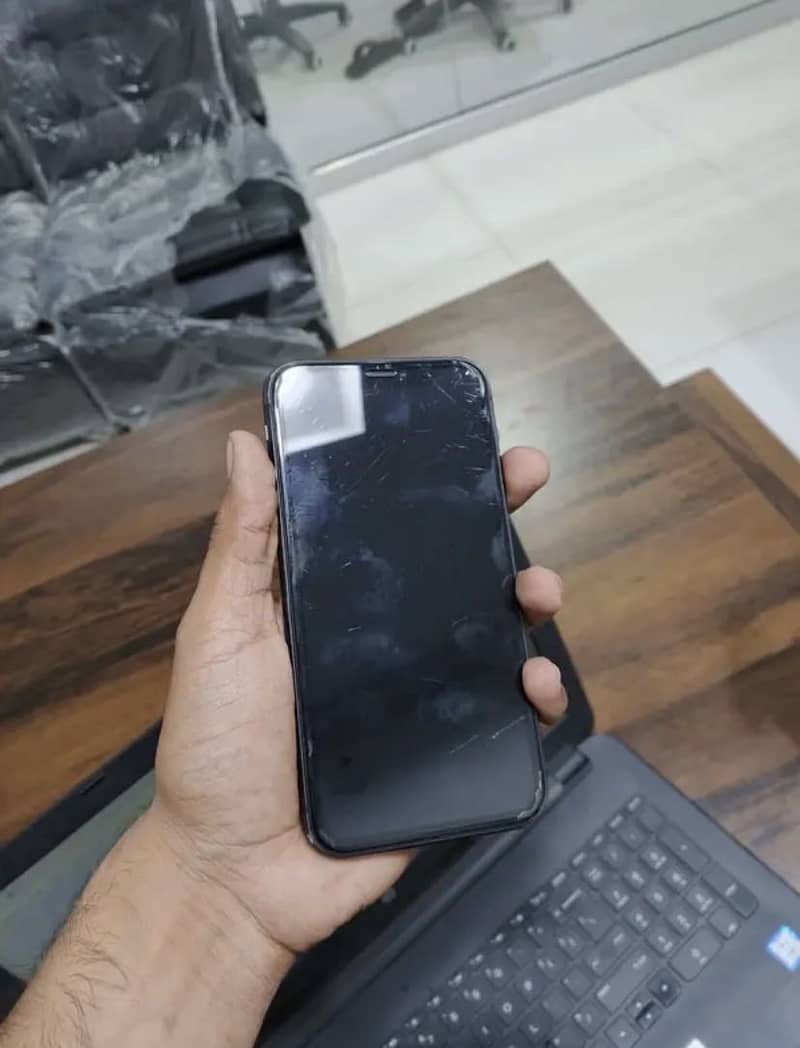 Apple iPhone 11 3