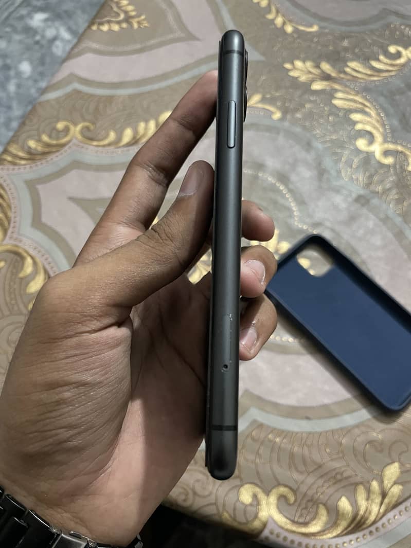 Apple iPhone 11 4