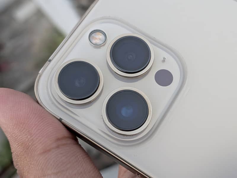 Apple iPhone 13 Pro 1