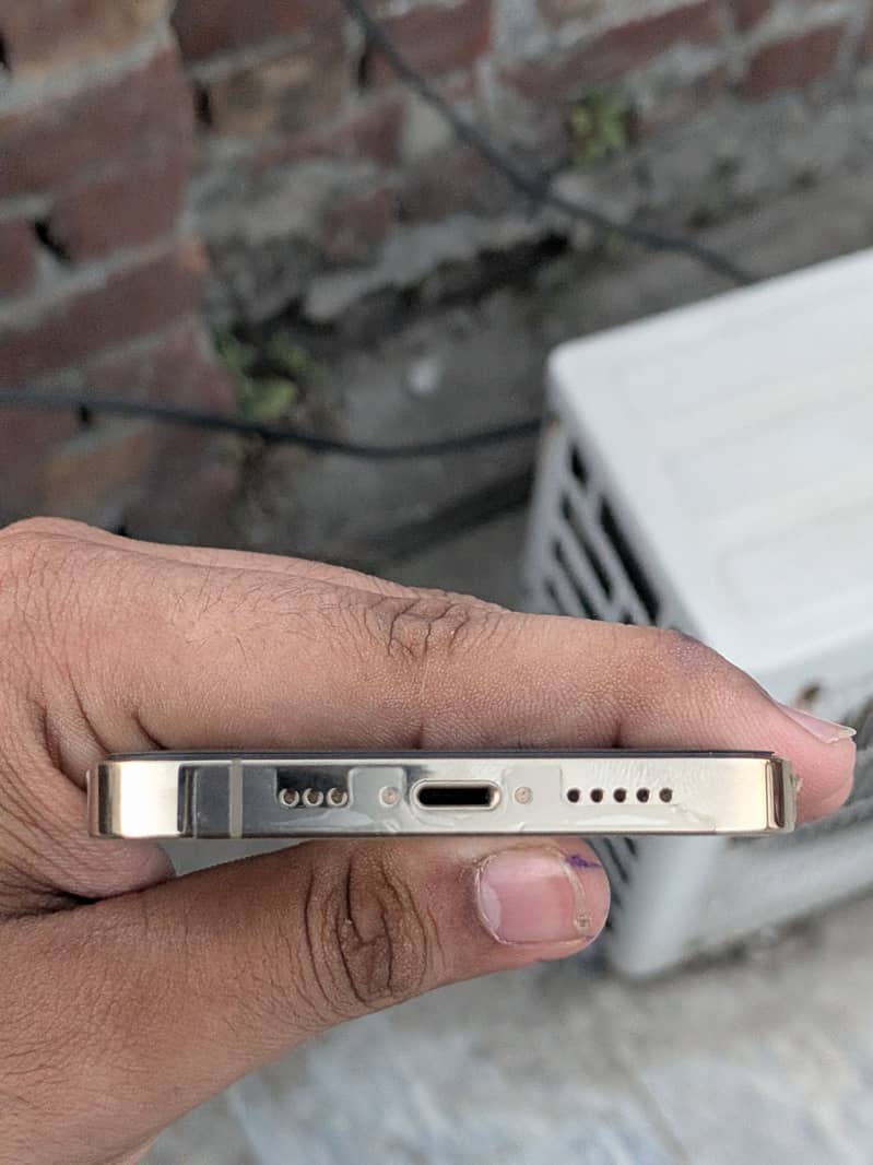 Apple iPhone 13 Pro 8