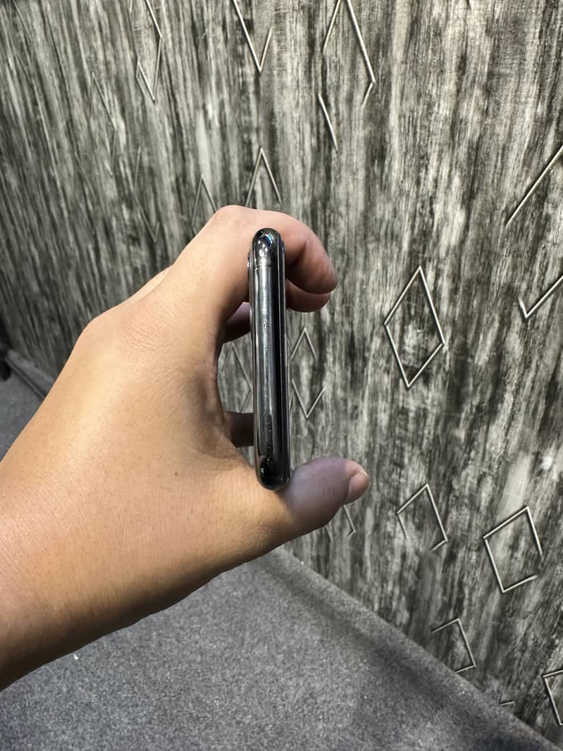 Apple iPhone 11Pro 1