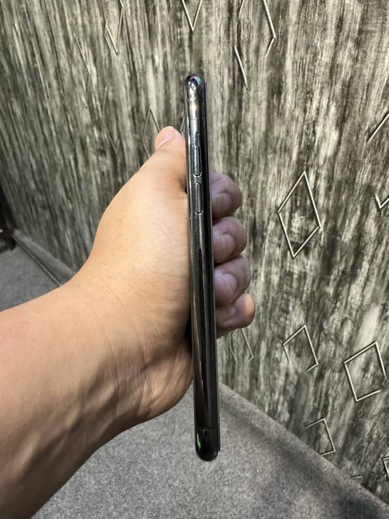 Apple iPhone 11Pro 4