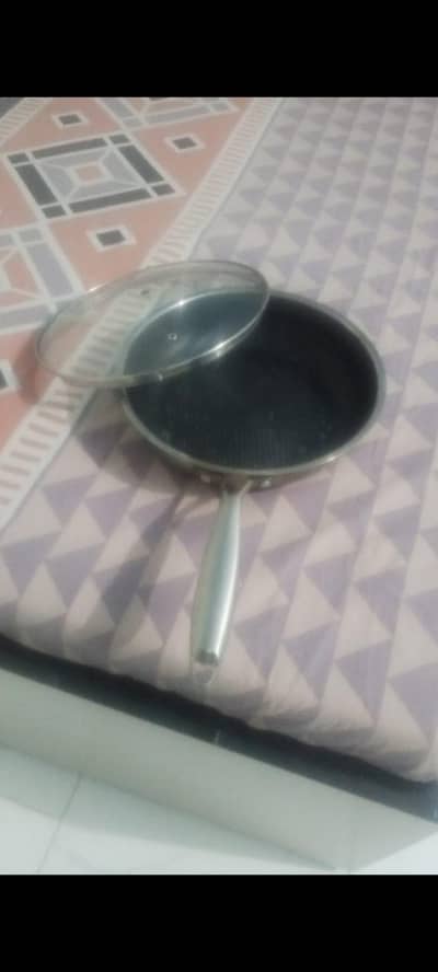 laser pan with glass lid