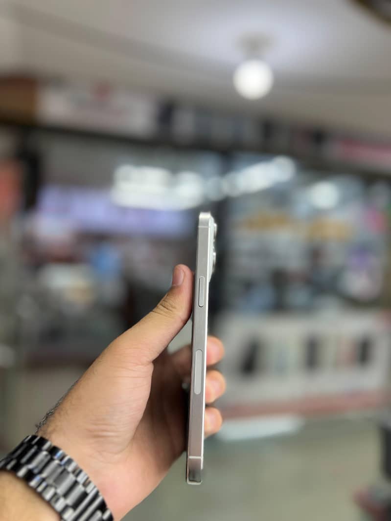 Apple iPhone 15 Pro Max 3