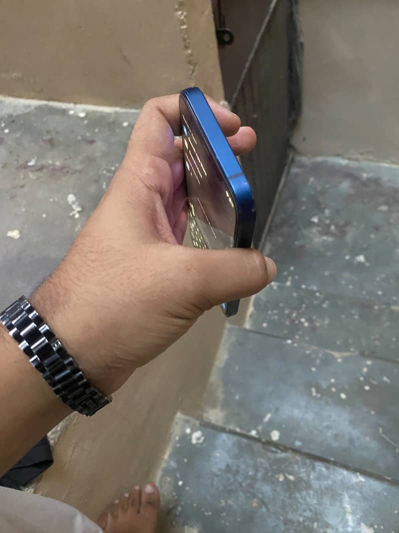 Apple iPhone 12 1