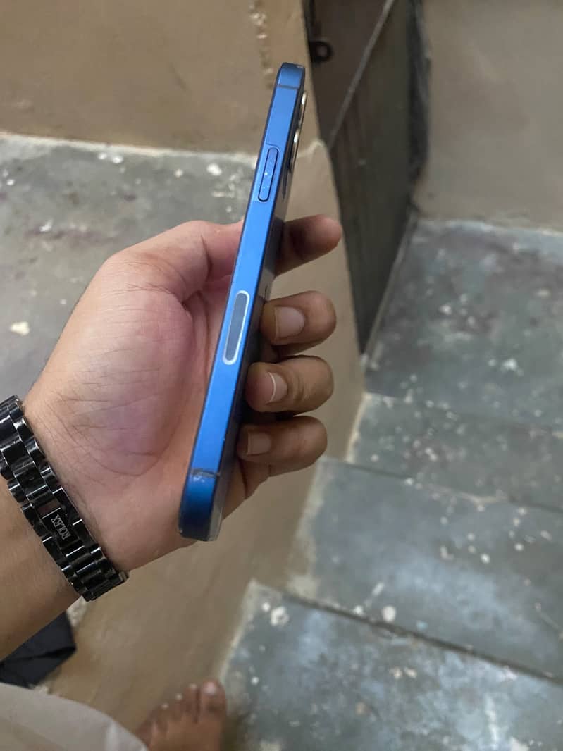 Apple iPhone 12 5