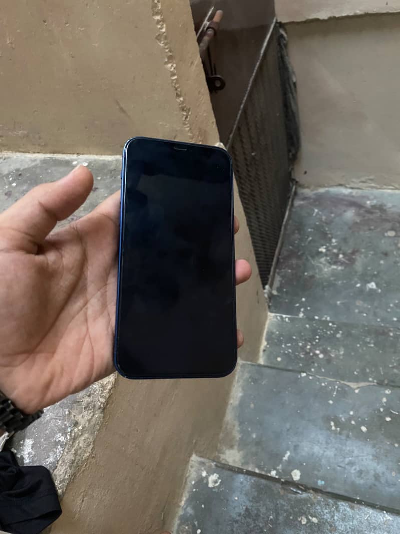 Apple iPhone 12 6