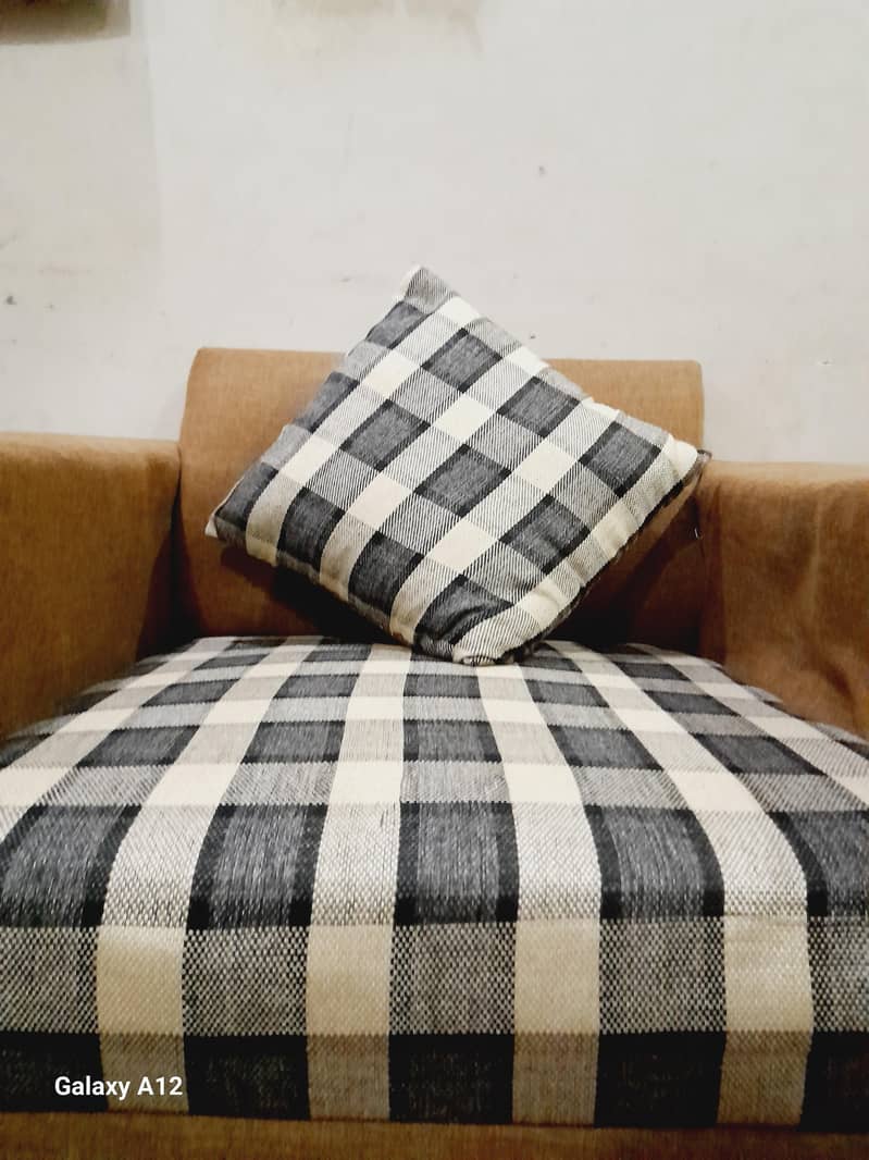 4 Seater sofa . 3