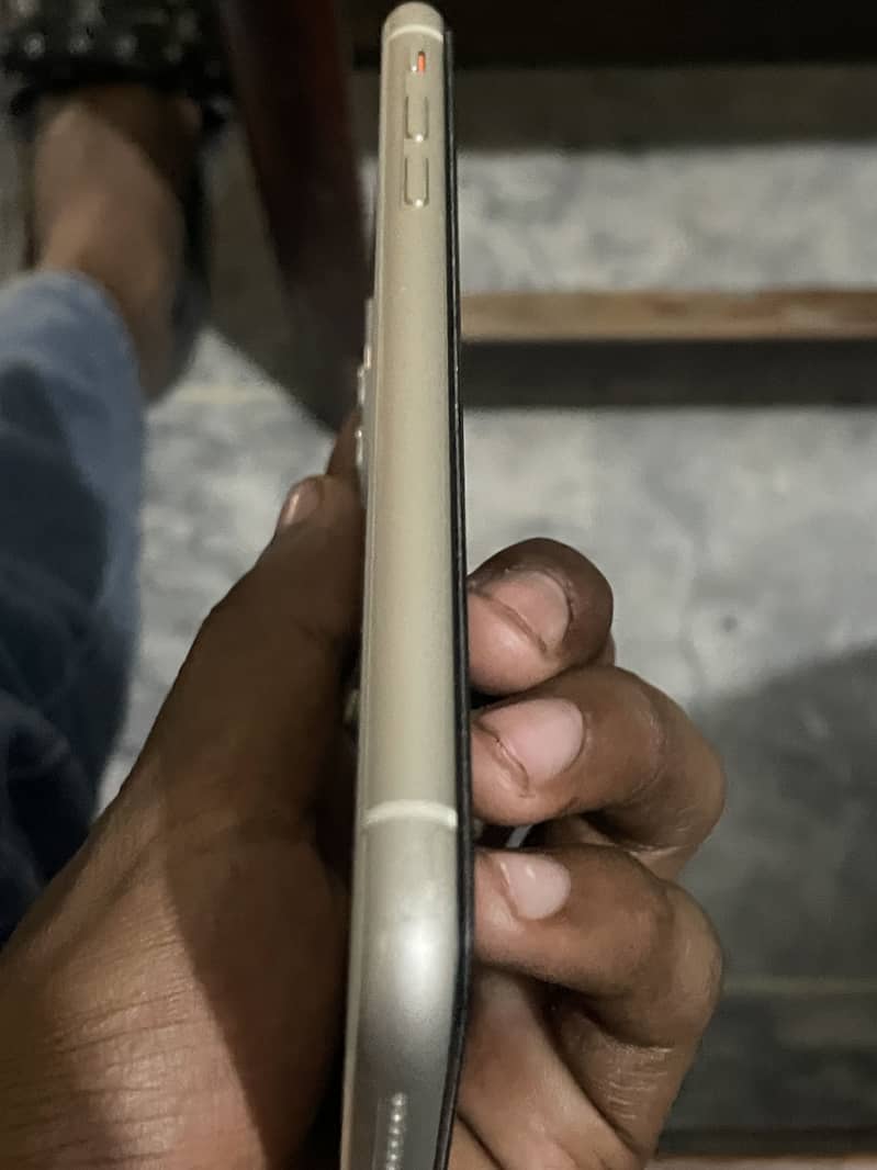 Apple iPhone 11 3