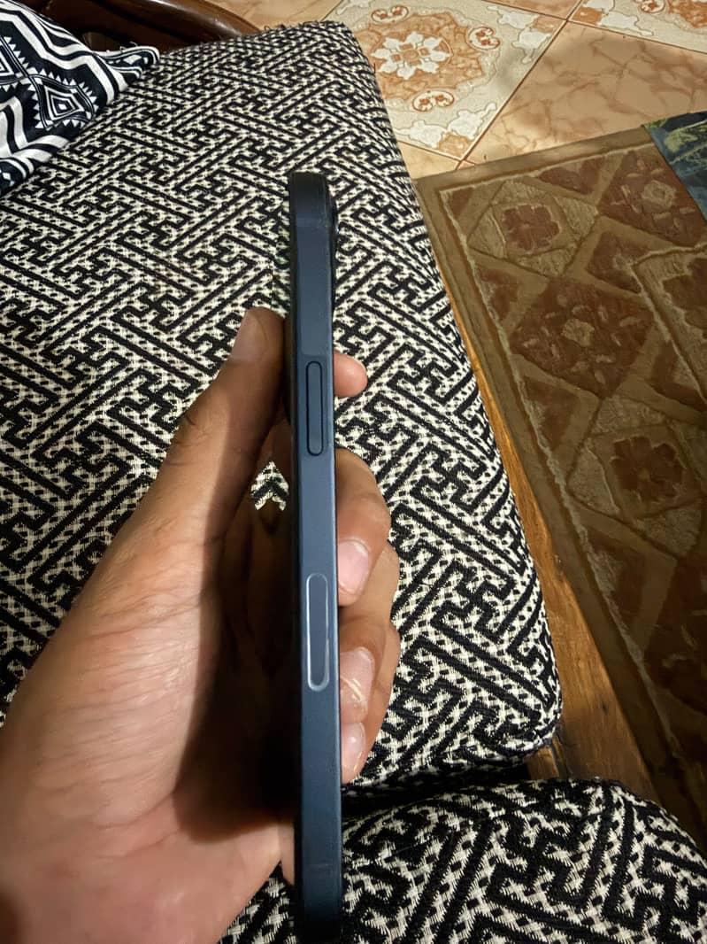 Apple iPhone 13 5