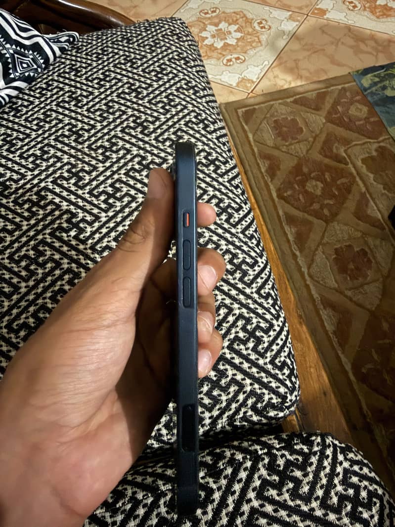 Apple iPhone 13 7