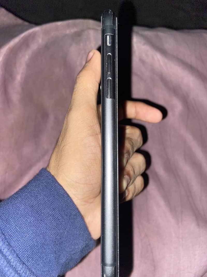 Apple iPhone 11 7