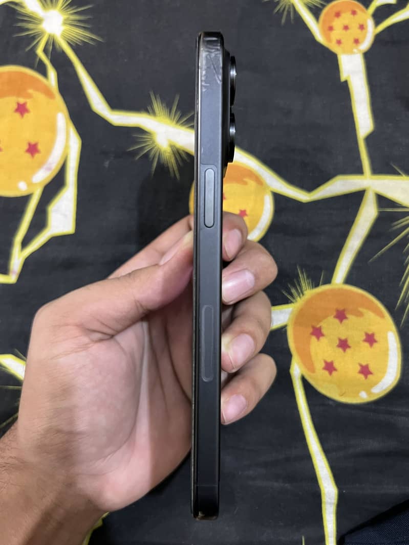 Apple iPhone 15 Pro Max 4