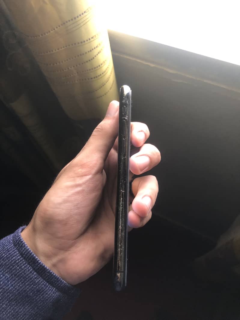 Apple iPhone X 3
