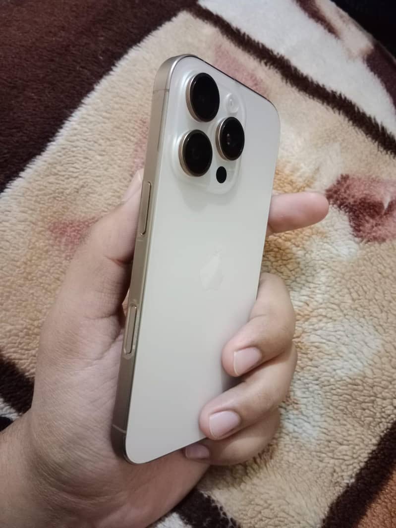 Apple iPhone 16 Pro 1