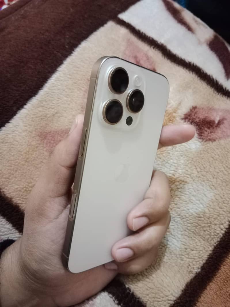 Apple iPhone 16 Pro 2