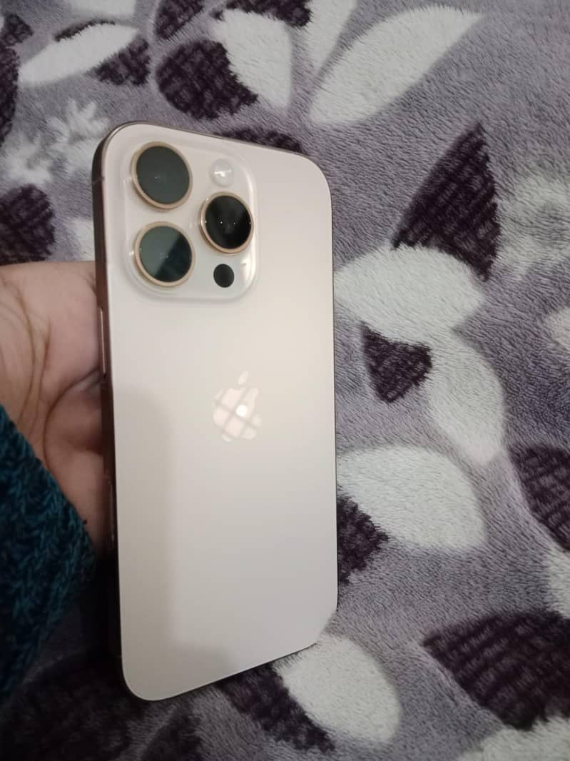 Apple iPhone 16 Pro 4
