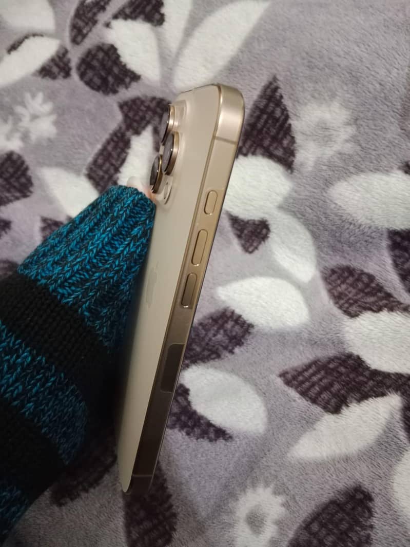 Apple iPhone 16 Pro 6