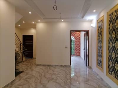 10 MARLA HOUSE AVAILABLE FOR SALE IN NESHEMAN IQBAL PHASE 2
