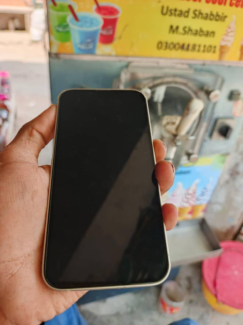 Apple iPhone 14 3