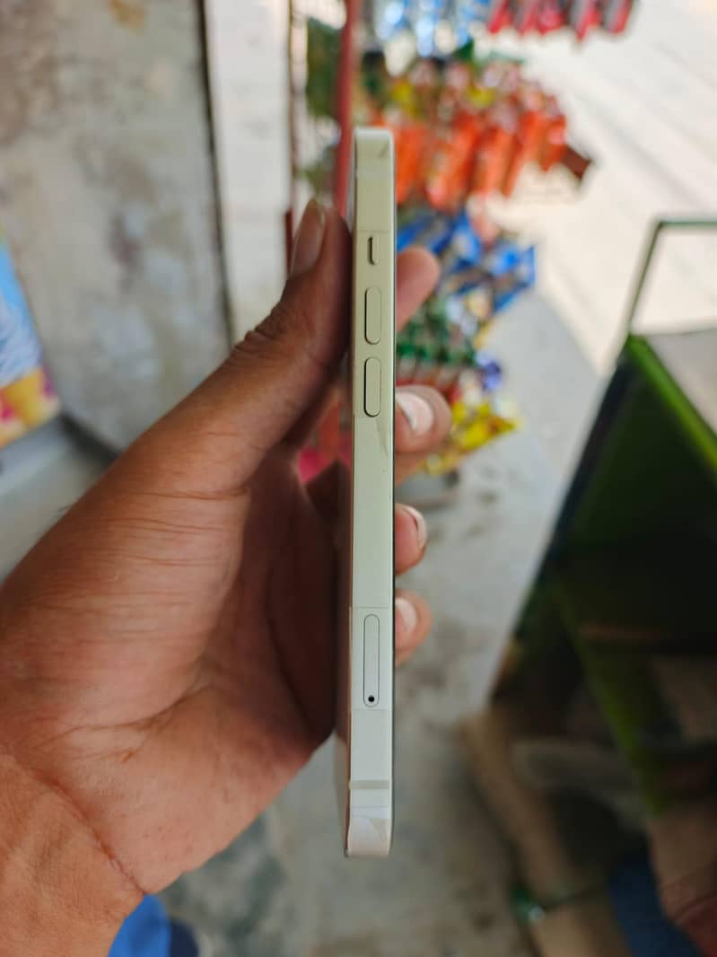 Apple iPhone 14 4