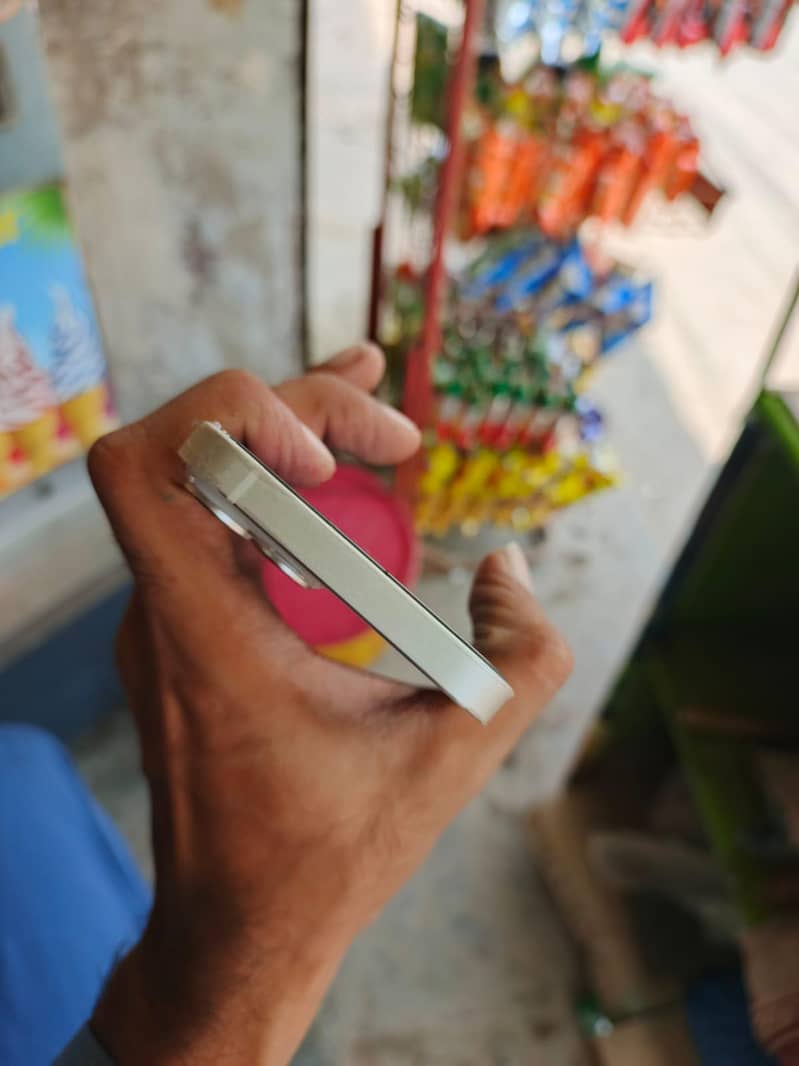 Apple iPhone 14 5