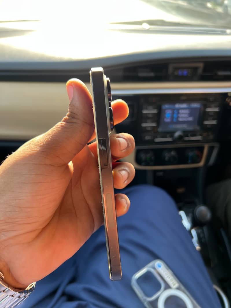 Apple iPhone 14 Pro 2