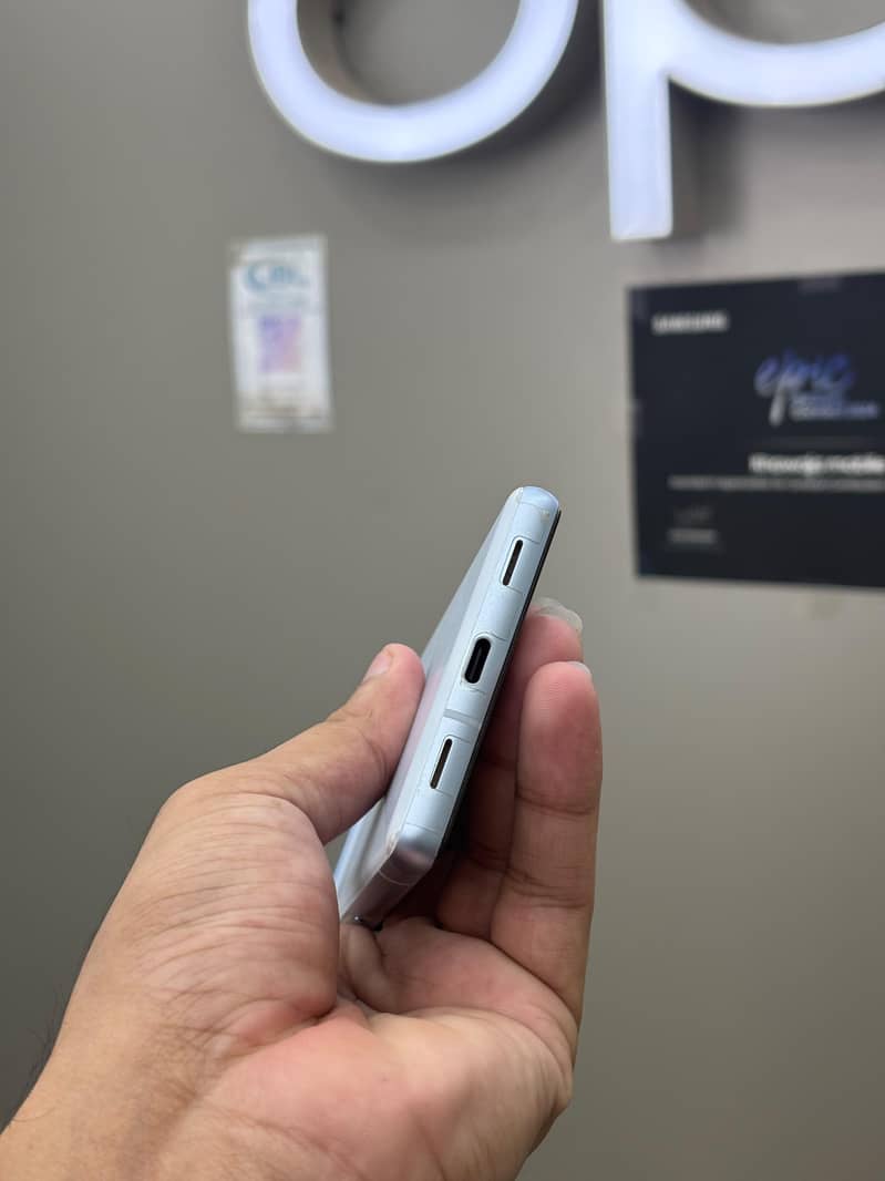 Google Pixel 7a 5