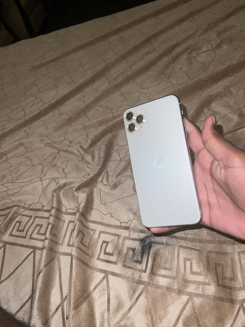 Apple iPhone 11 Pro Max 3
