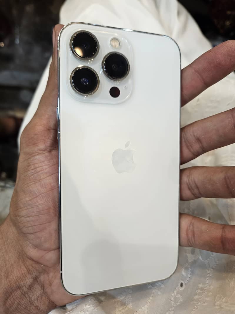 Apple iPhone 13 Pro 4