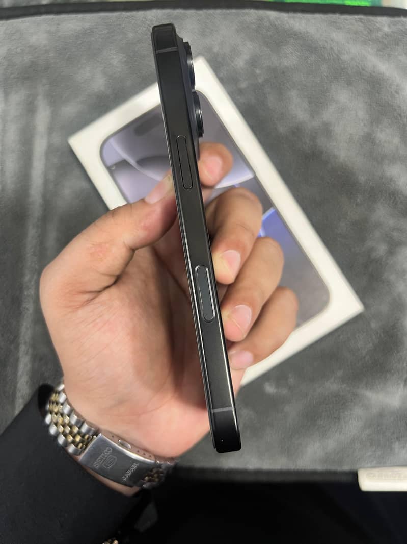 iPhone 16 Pro 3