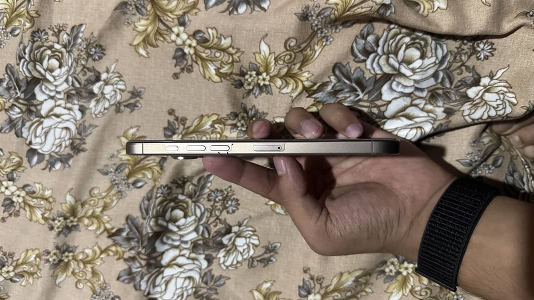Apple iPhone 16 Pro Max 3