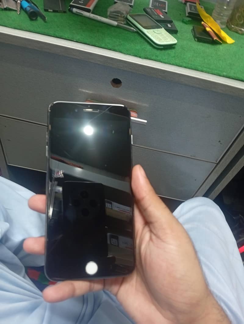 Apple iPhone 7 Plus 0