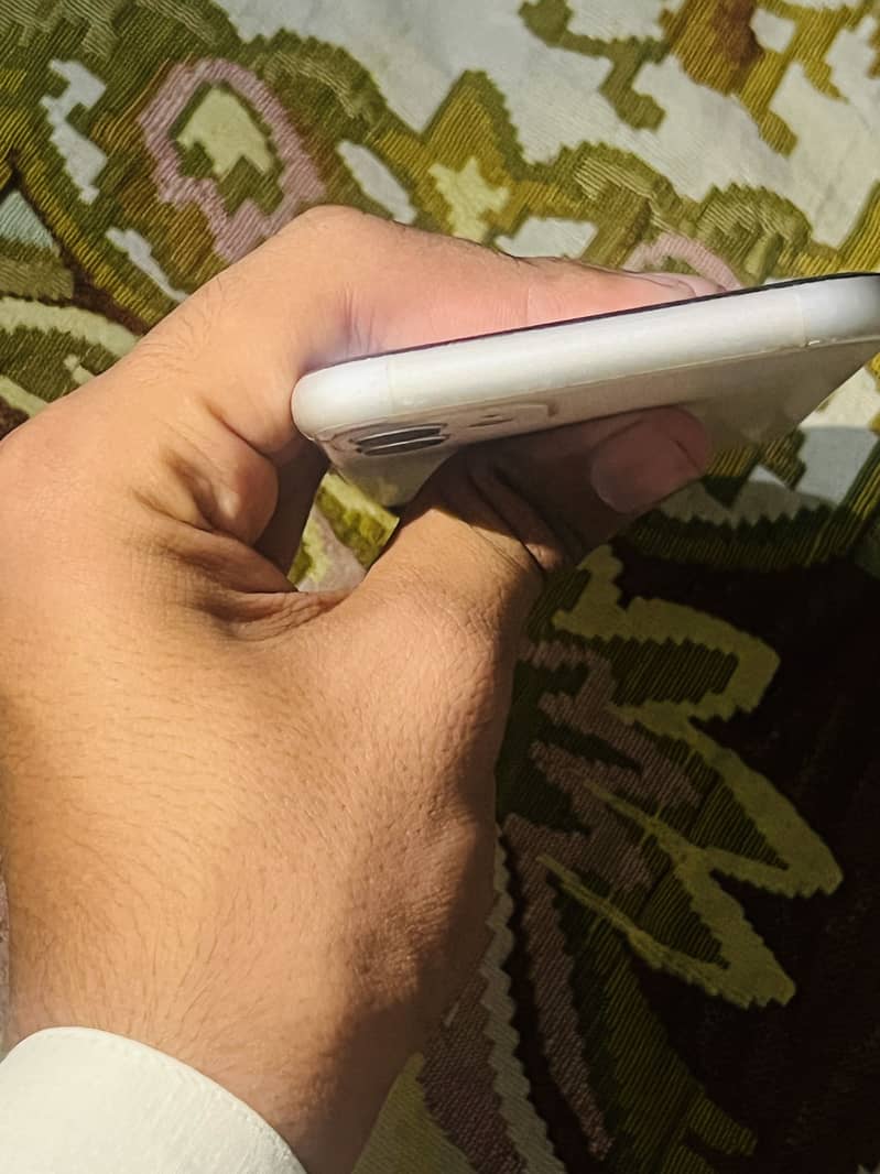 Apple iPhone 11 3
