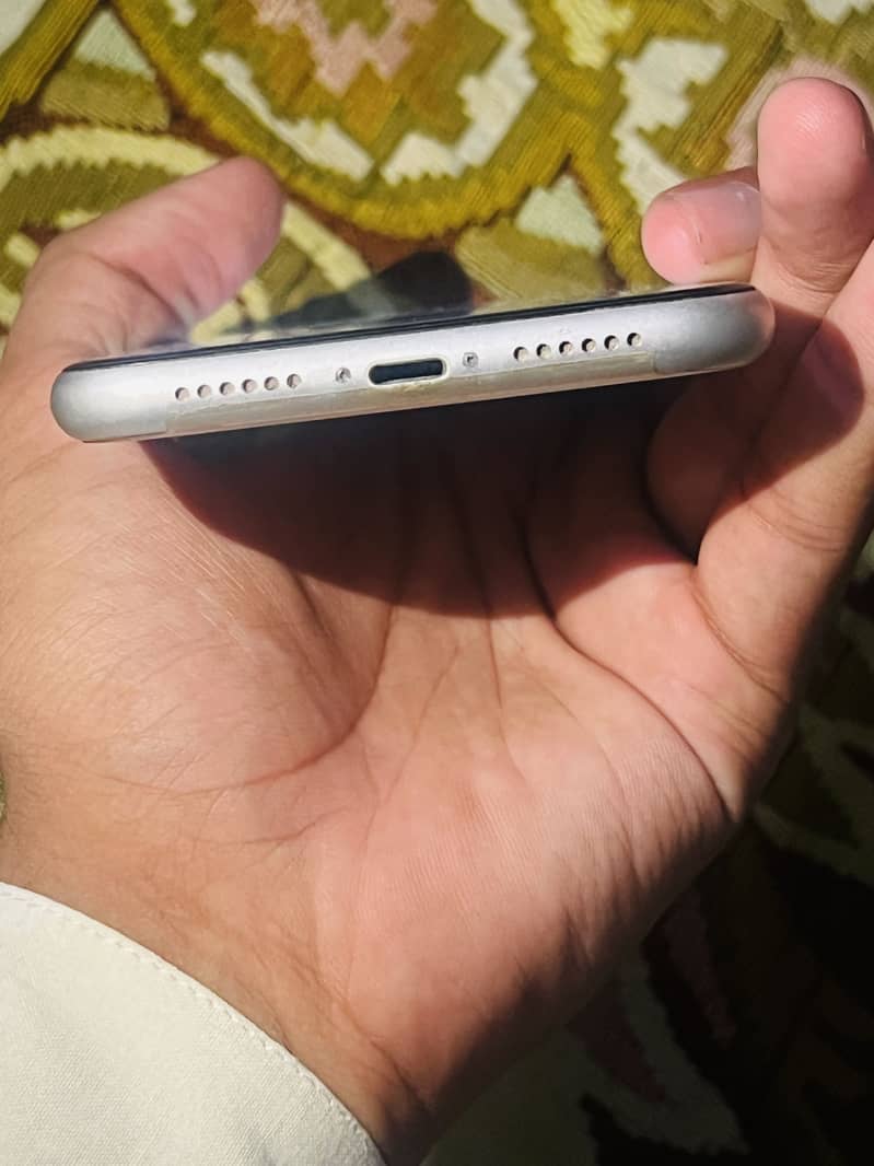 Apple iPhone 11 7